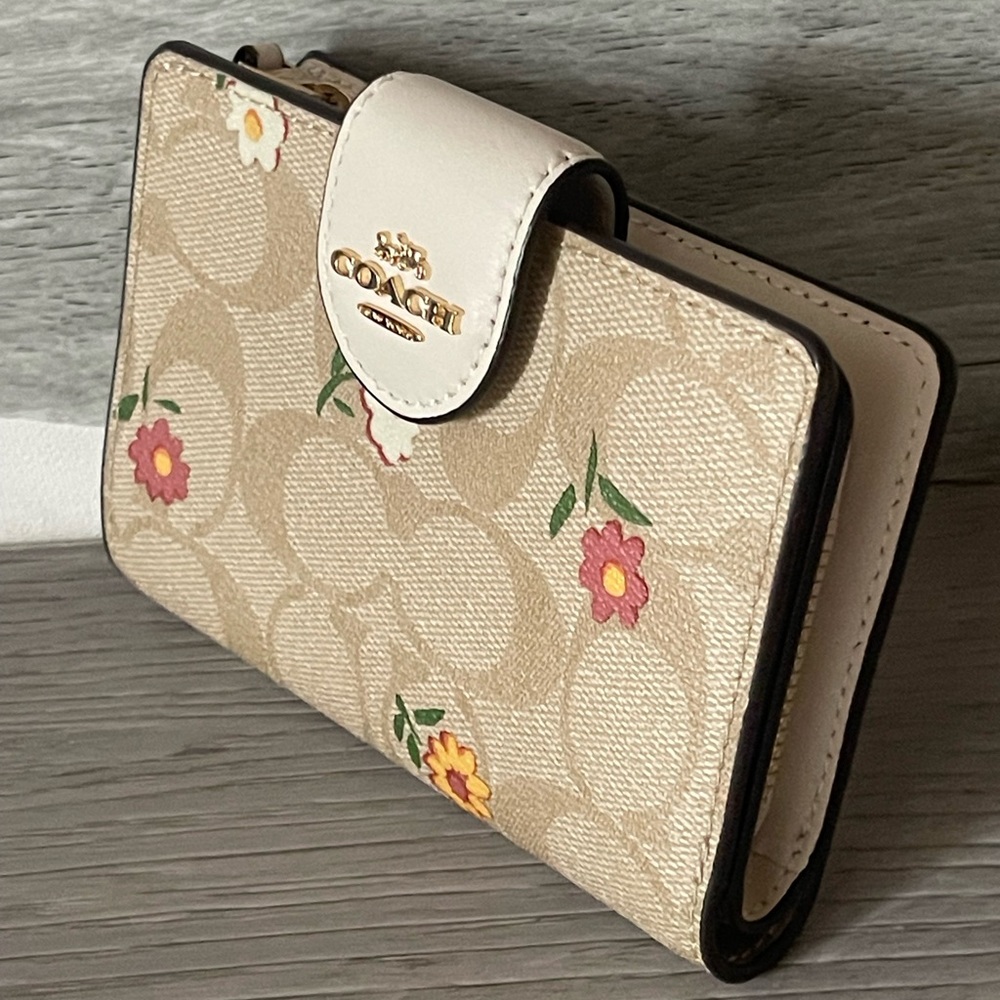 Coach Medium Corner Zip Wallet in
Signature Canvas - Picture 2 of 7